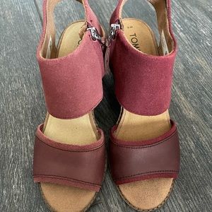Women’s Toms shoes